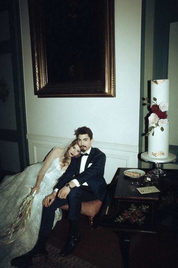 Dark gothique grunge wedding couple